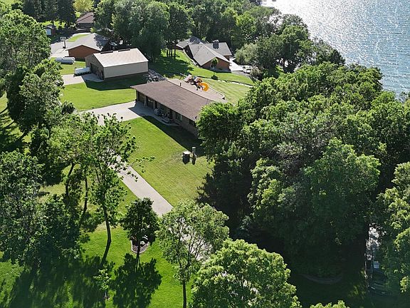 5th image of 26775 Mickelson Dr
