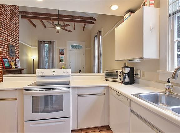 5th image of 824 Spain St #11