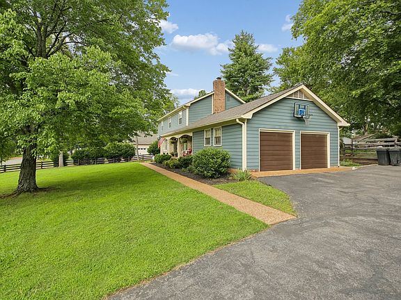 3rd image of 178 Meadowlake Dr