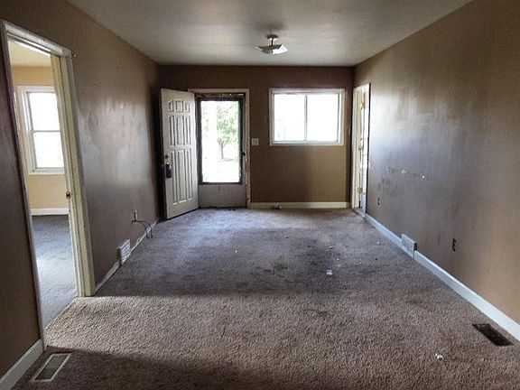 4th image of 4415 Cedar Ave