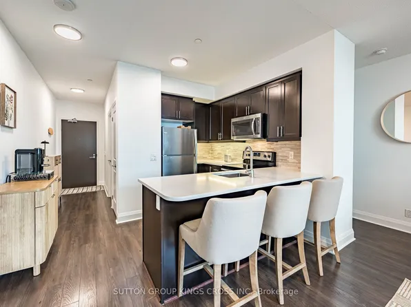 15 Zorra St #202, Toronto, ON M8Z 0C1