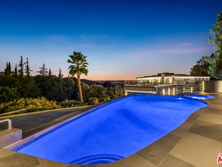 7966 Mulholland Dr — Photo 56
