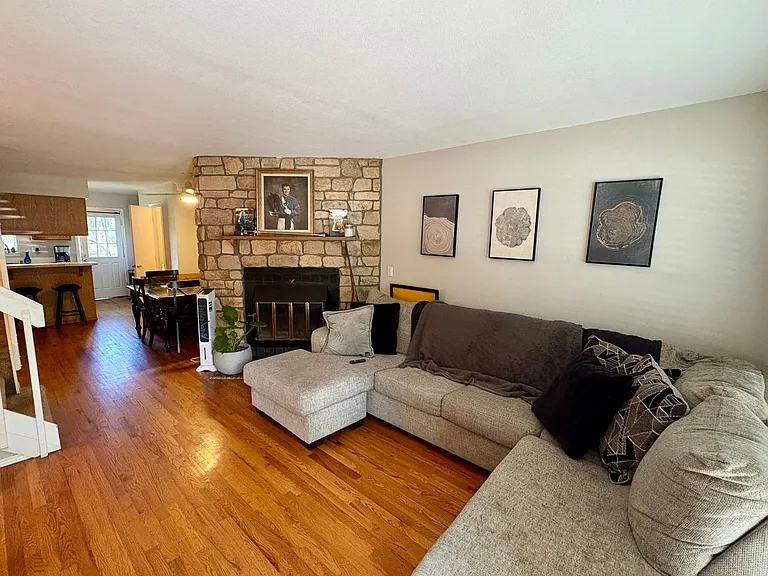 2569 E Nichols Cir — Photo 3
