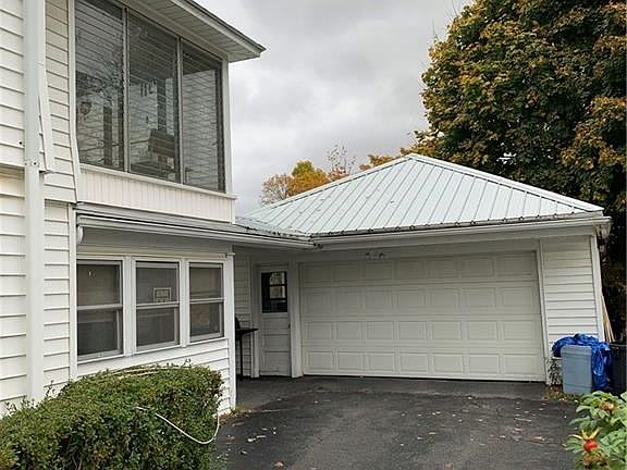 3rd image of 2241 Valley Dr