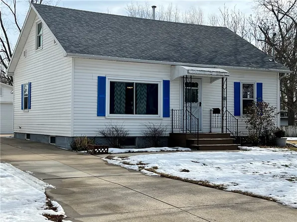 914 E 7th St N, Newton, IA 50208