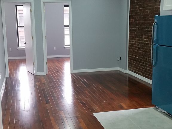 3rd image of 1102 Bedford Ave APT 2