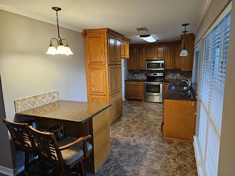 405 Atkerson Ln — Photo 7