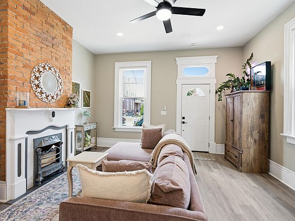 4th image of 326 W 9th St