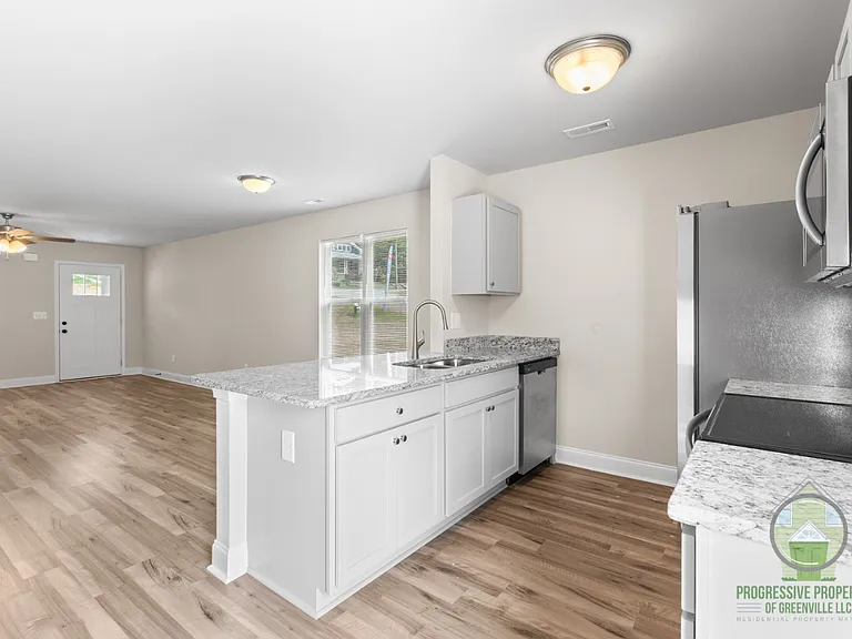223 Liberty Dr #A — Photo 4