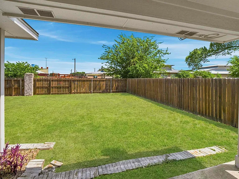 1144 Miss Kimberlys Ln — Photo 24