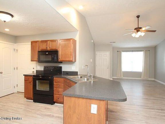 3rd image of 118 Sonoma Dr