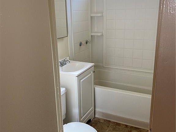 5th image of 1616 E Erie St #1