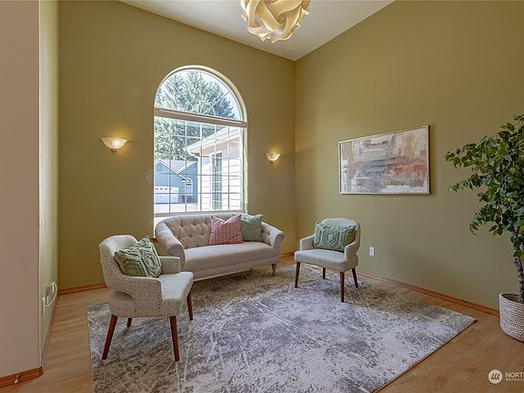 5th image of 4232 9th Avenue NW