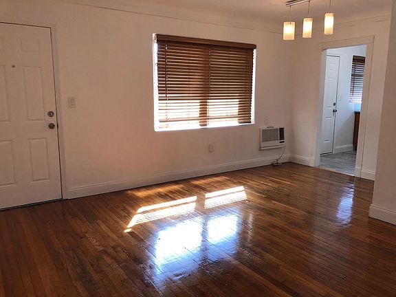 2nd image of 2115 Bay Dr APT 2B