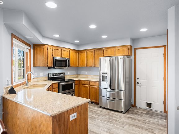 4th image of 19374 Westwood Dr