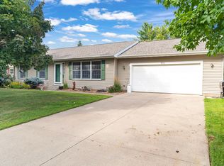 913 Valley View Rd, Lake City, MN 55041