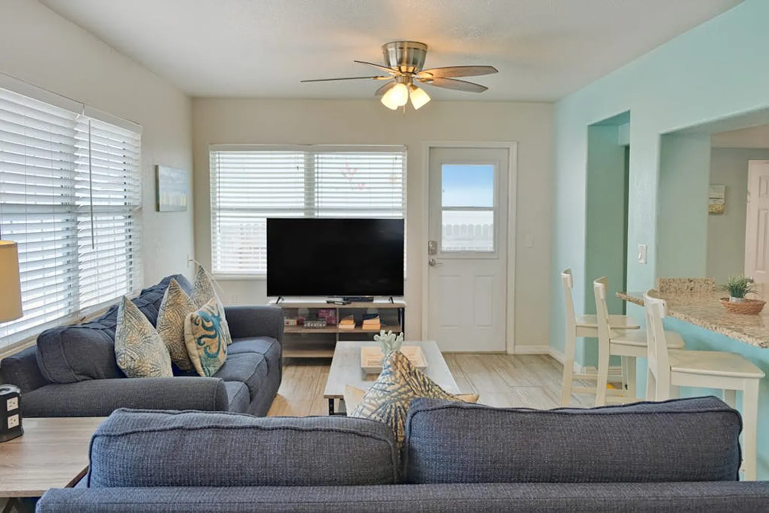 4 bed, 2.0 bath, 1786 sqft, $8,417 — Photo 2