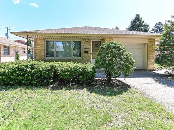 2962 S 80th STREET, West Allis, WI 53219