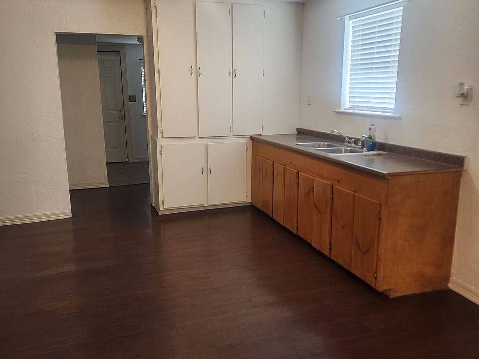 1st image of 202 Drury Ln