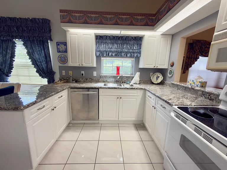 7922 Sandy Pointe Dr — Photo 10