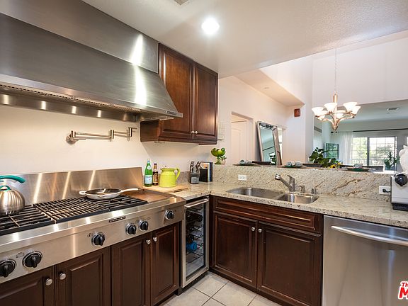 3rd image of 4805 Bellflower Ave Unit 306
