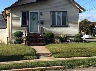 33 Rose Ave, Valley Stream, NY 11580