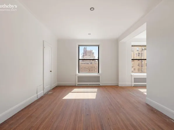 920 5th Avenue image 15 of 23