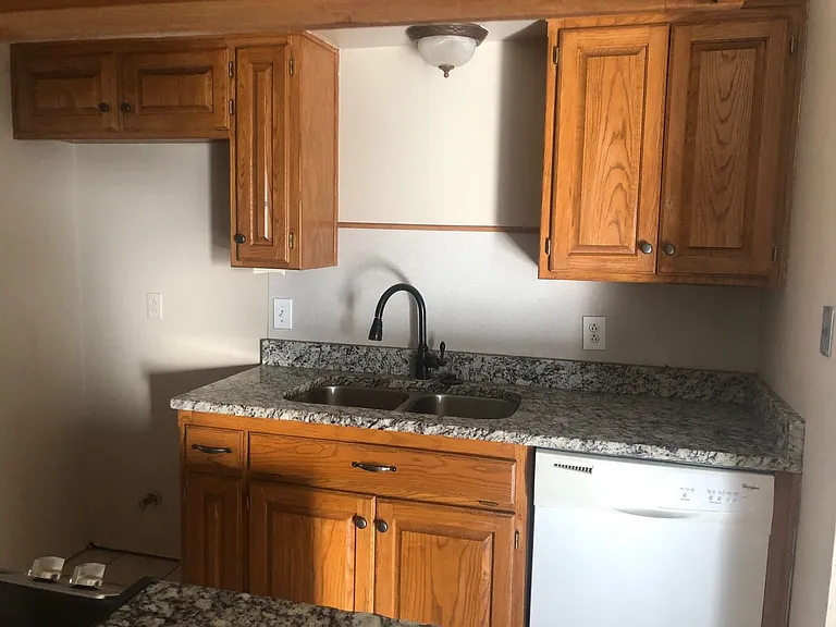 7401 Holyoke Trl — Photo 5