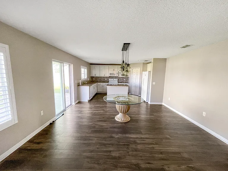 1641 Strathmore Cir — Photo 7