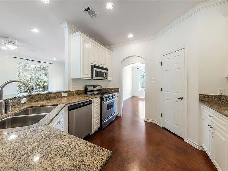1704 Randolph Ridge Trl — Photo 9
