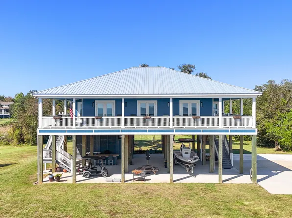 722 S Beach Blvd, Waveland, MS 39576