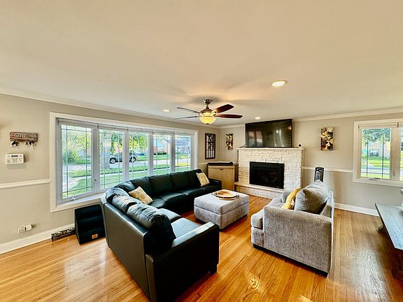 4th image of 4617 W 96th Pl