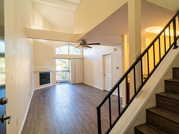 2nd image of 5530 Owensmouth Ave APT 318