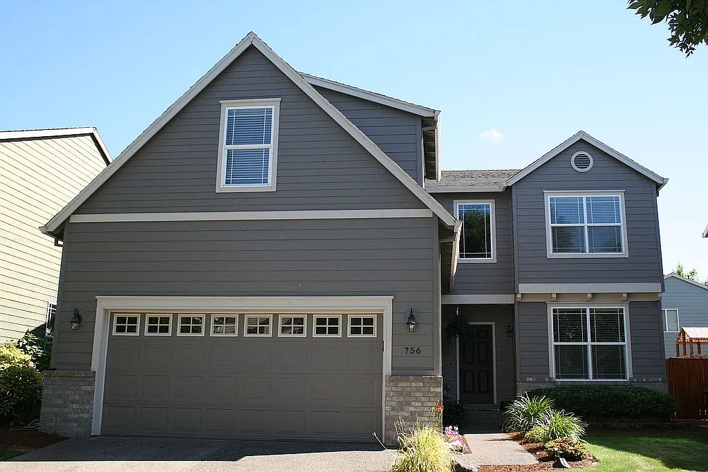 756 NW Hertel St photo 1