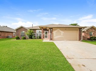 316 SW 40th St, Moore, OK 73160