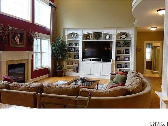 5th image of 3022 Crocus Ln