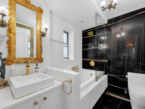 420 East 55th Street image 8 of 11