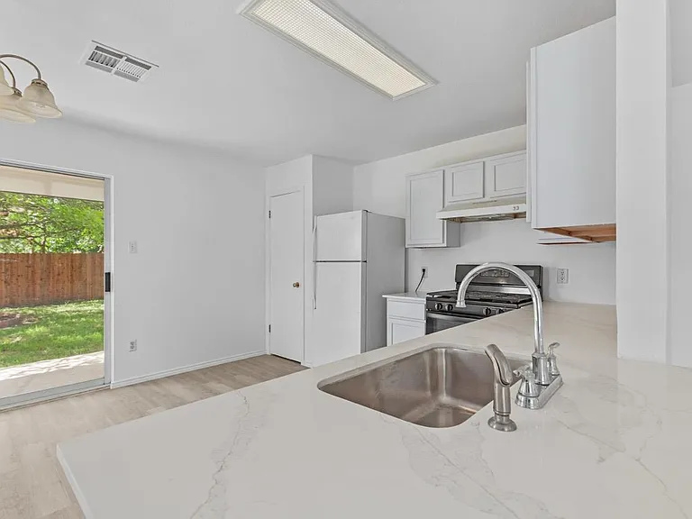 112 James Lin Cir — Photo 13