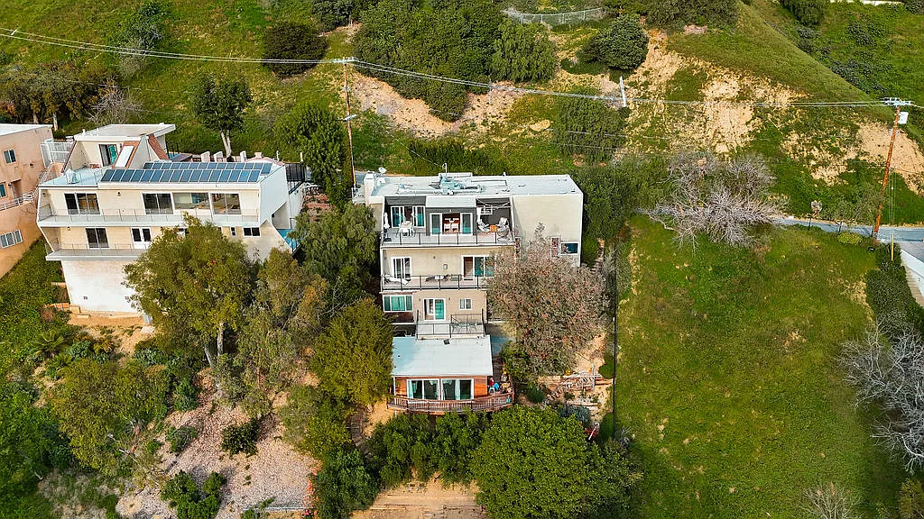 Building Photo - 3868 Alta Mesa Dr