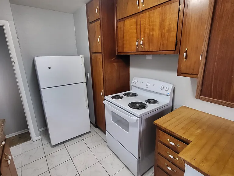 1450 N Campbell Ave — Photo 5