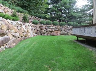 18 Averell Dr, Morris Plains, NJ 07950