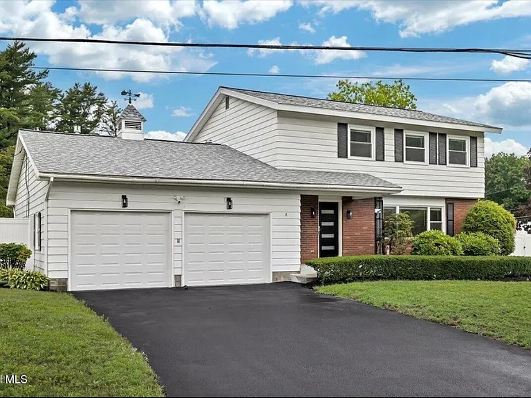 8 Woodland Dr — Photo 2
