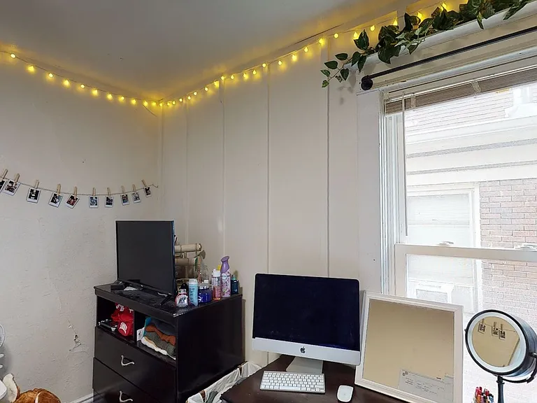 511 W Washington Ave — Photo 15