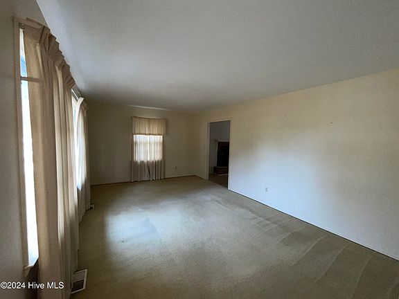 5th image of 13520 Oakwood Drive