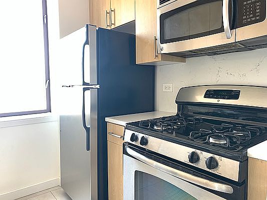 5th image of 520 W 43rd St #C22