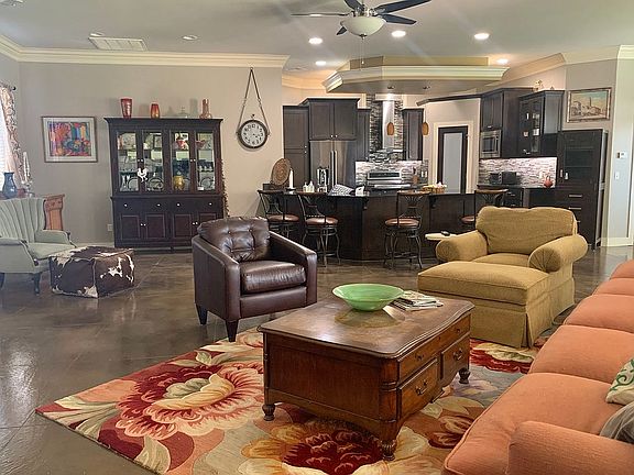 4th image of 10921 NW 36th Ter