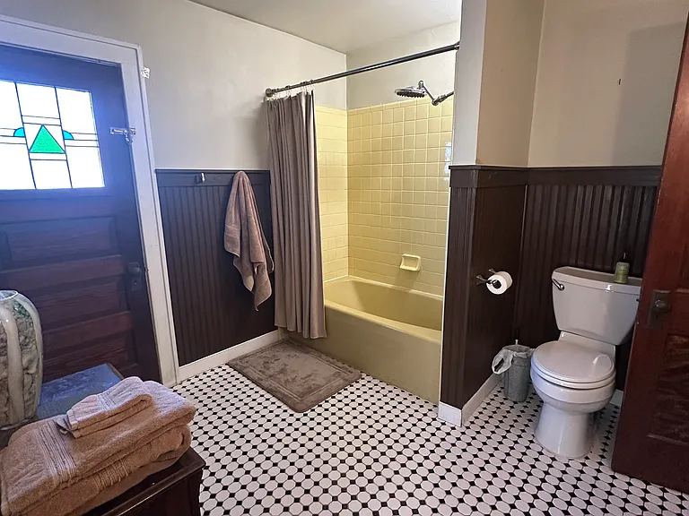 1046 Davis Ave NW — Photo 14