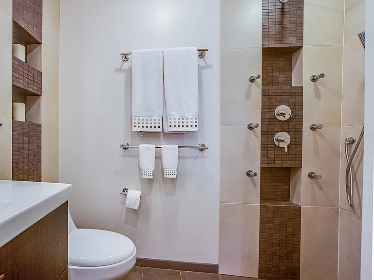 5755 Bavarian Ct — Photo 12