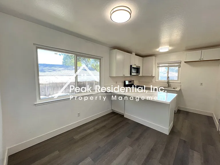 5807 Woodleigh Dr — Photo 9