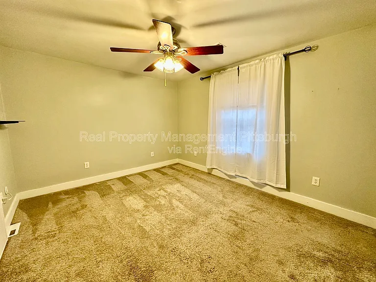 1112 Kelton Ave — Photo 7